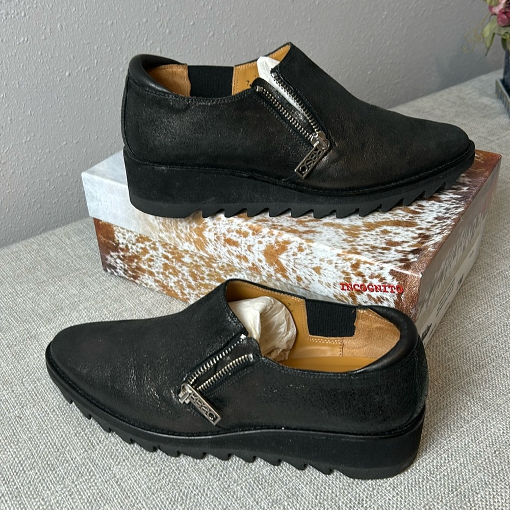 Right bank shoe co. Gia pewter distress metallic wedges Size 7M